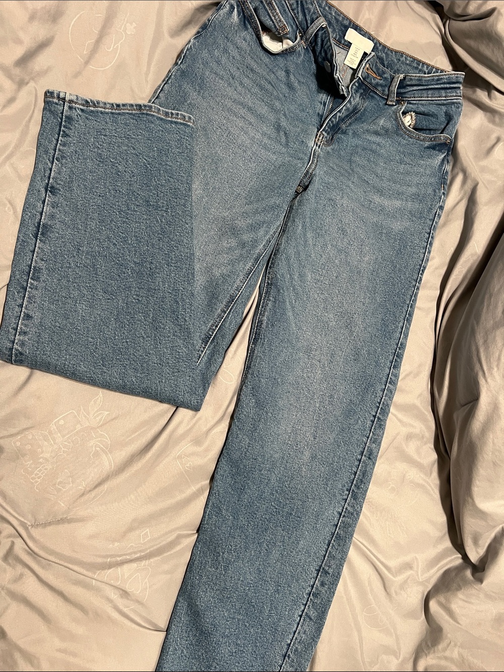 H&M Women’s Straight Leg Jeans in Light/Medium Blue Wash